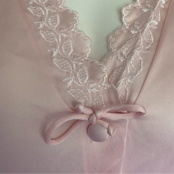v i n t a g e :: Silky Embroidered Satin Nylon Nightgown Floral Robe Slip - Picture 10 of 14